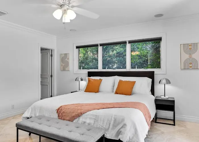 Luxury 3 Bedroom Home 5 Minutes To Ocean With Heated Pool