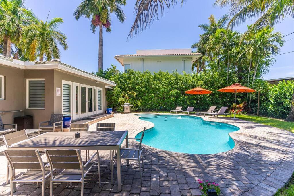 Luxury 3 Bedroom 5 Minutes To Ocean With Heated Pool *