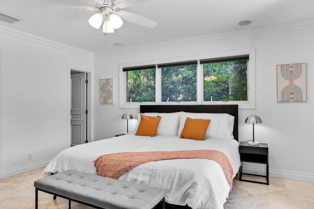 Luxury 3 Bedroom 5 Minutes To Ocean With Heated Pool * Hollywood