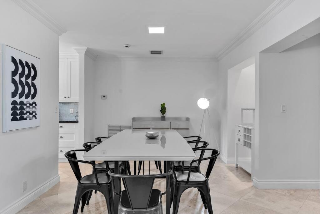 Luxury 3 Bedroom 5 Minutes To Ocean With Heated Pool * Hollywood