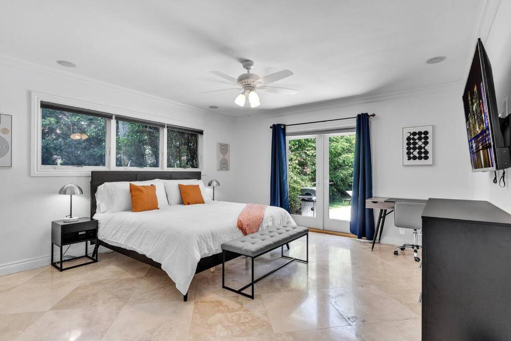 Luxury 3 Bedroom 5 Minutes To Ocean With Heated Pool Hollywood